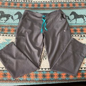 figs technical collection scrubs women
Pants. Size. Large.